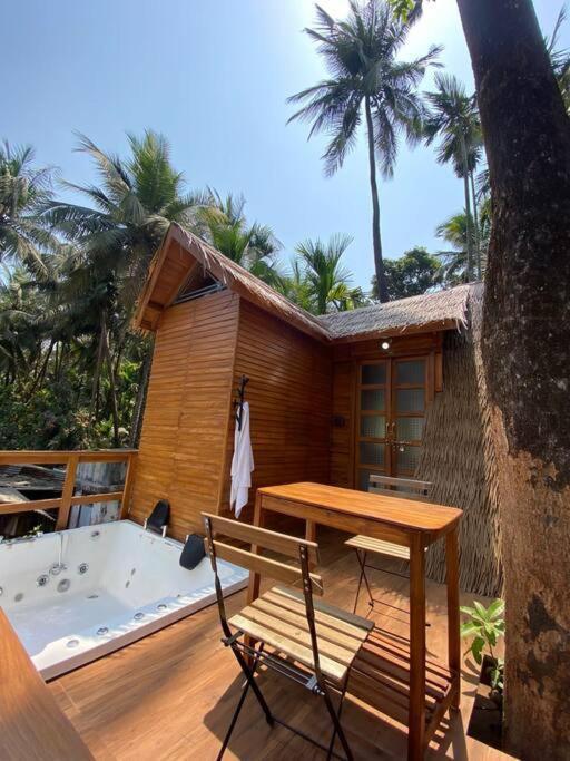 Mangifera Treehouse-Elixir Beach Farm-Jacuzzi-Cozy Vila Alībāg Exterior foto